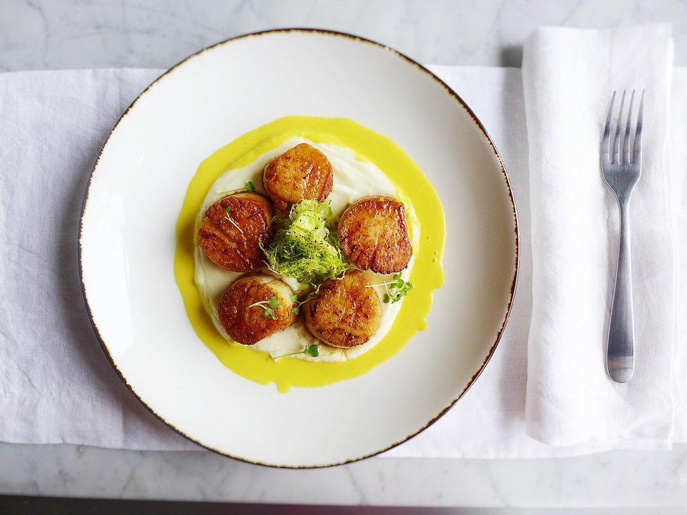 sea+scallops+with+cauliflower+pur├⌐e+with+shaved+Brussels+sprout+with+saffron+fennel+sauce++copy.jpg
