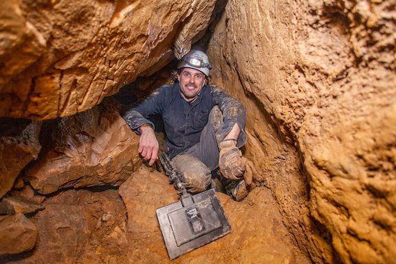 5. Clint Flack Inside Buckingham Cave (Credit Jung Wi).jpg